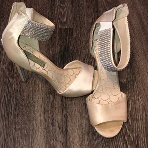 Betsy Johnson cream and baby blue heels
